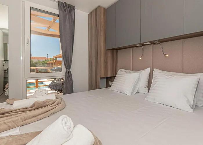 Gorgeous In Vikendica Brodarica (Sibenik-Knin)